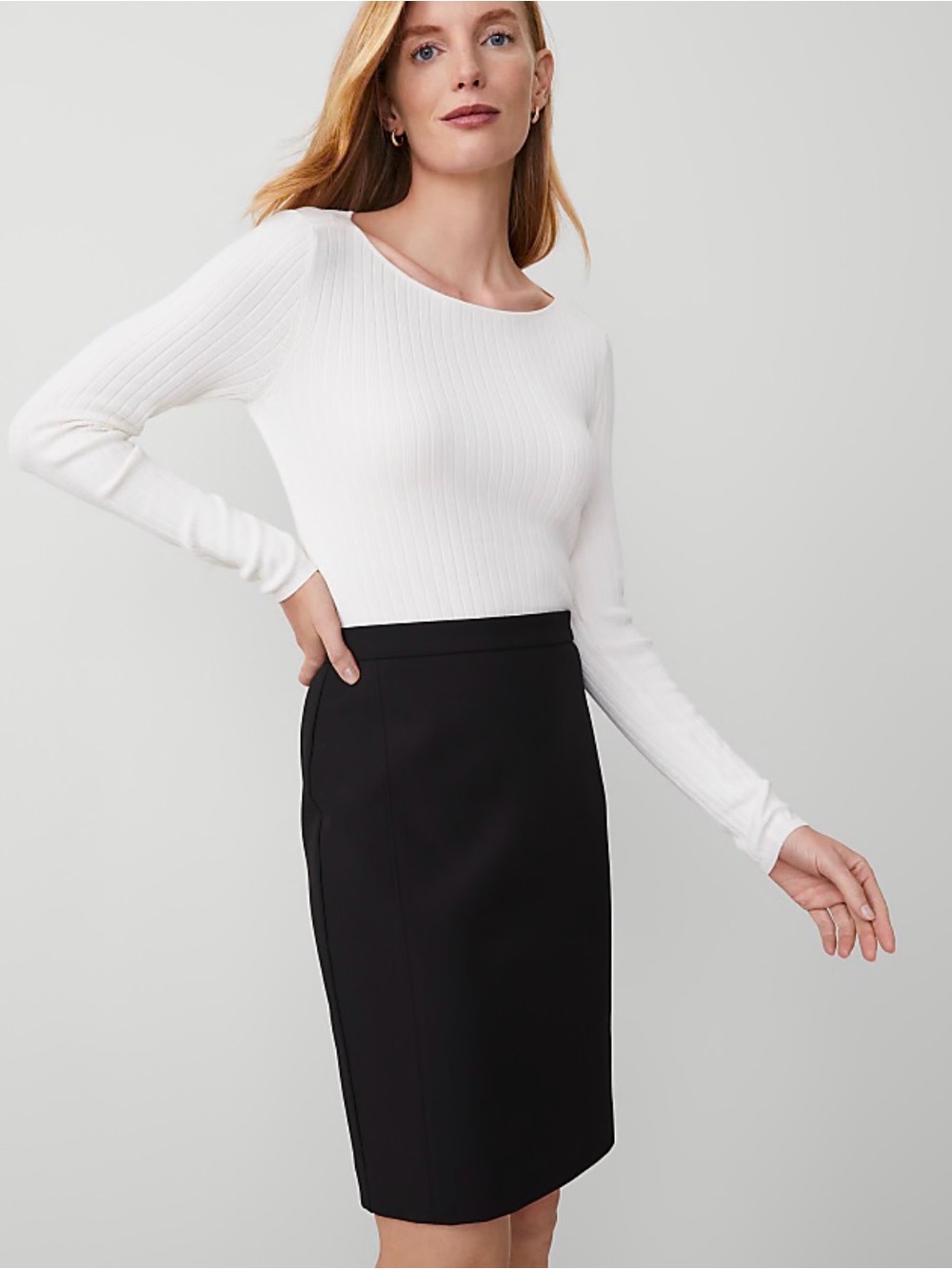 Ann Taylor Seam Pencil Skirt in Bi-Stretch - size 6
